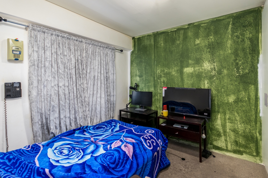 1 Bedroom Property for Sale in Zonnebloem Western Cape
